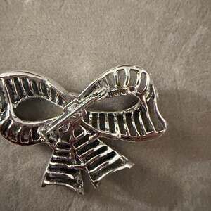 Vintage  Silver Tone Ribbon Bow Brooch Pin